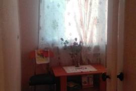 Пластиковые окна, железная дверь, ремонт, заменена сантехника , отличный дом , двор, пустая, фото соответствуют , транспорт во всех направлениях, рынок, банк, школа, детский сад.